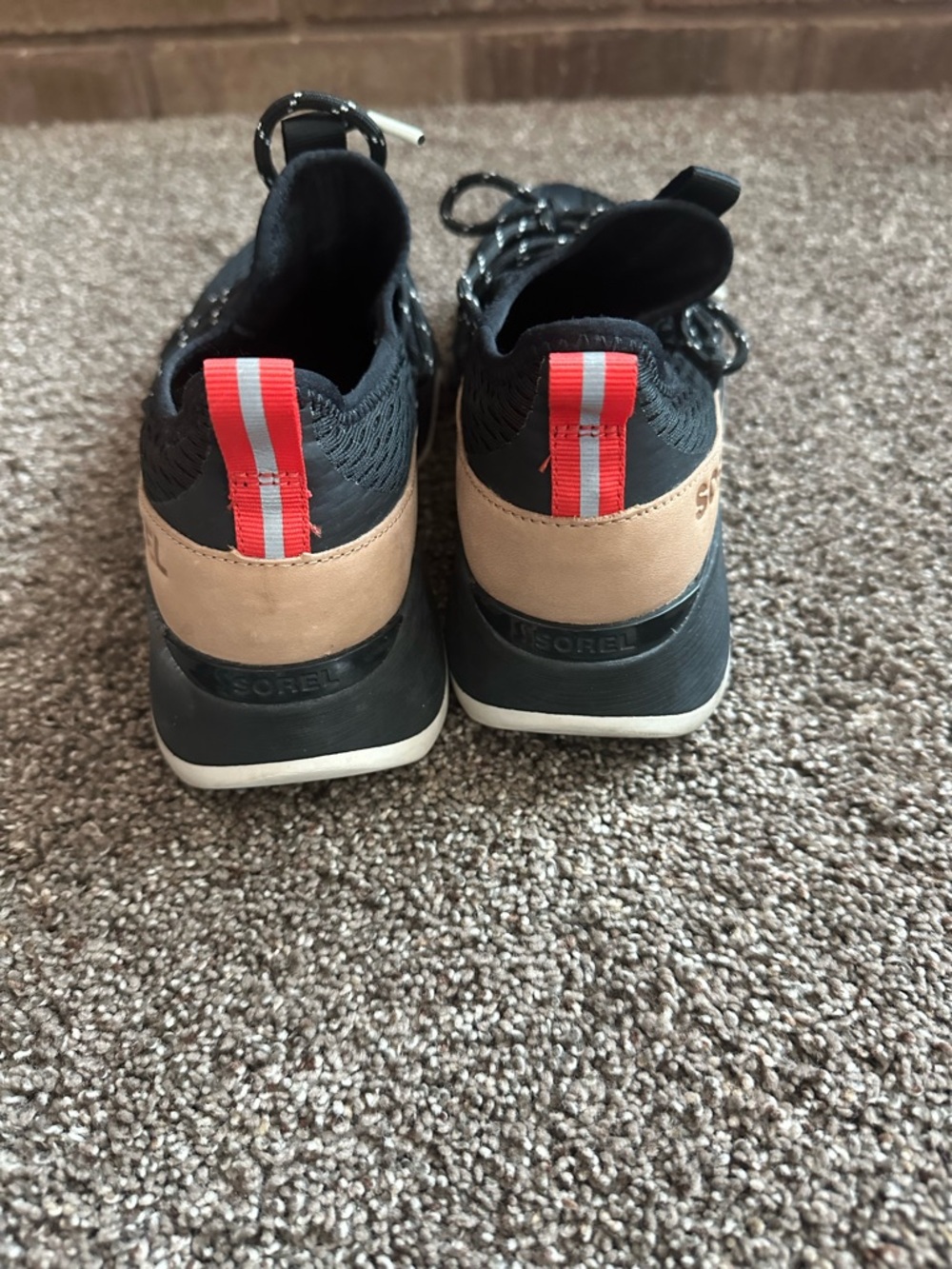 Sorel Kinetic Impact Lace Sneakers Black Tan 8 Sporty Edgy Gorpcore - Picture 4 of 5
